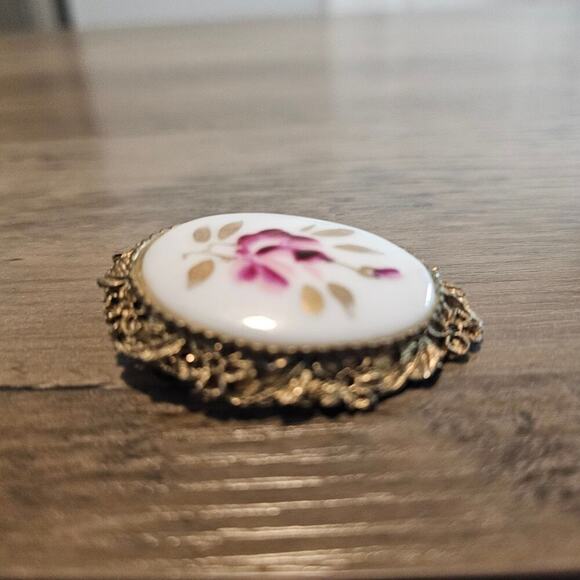 Vintage Hand Painted Brooch Gold Tone Pin Floral Elegant Mid Century Porcelain - Picture 4 of 8